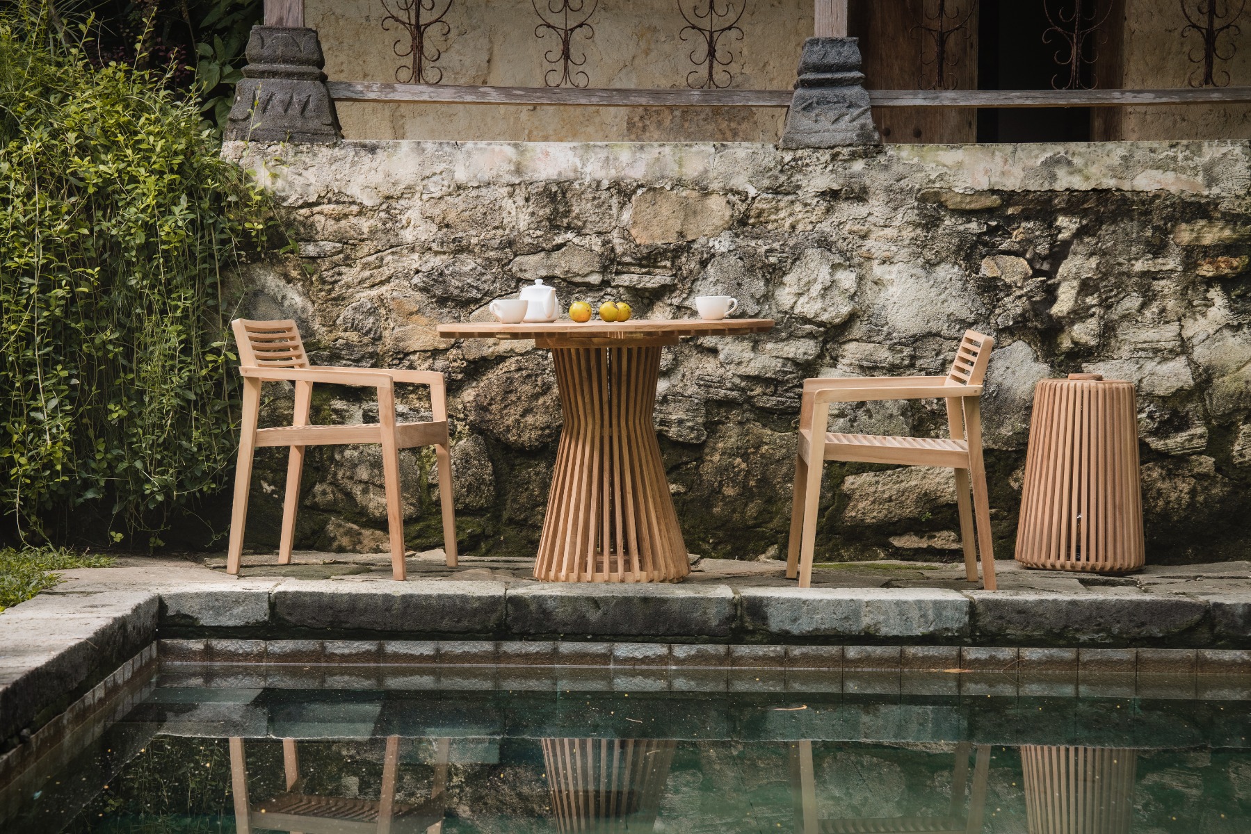 Teak Tuintafel Aurora – Rond Ø100 cm met Verzwaarde Spinvoet - Hover