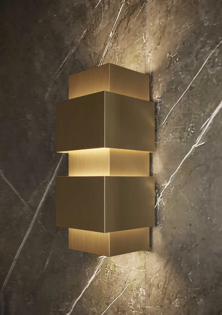 De BERLIN van de Lightningware collectie - minimalistische, robuuste spotlamp met vierkante afwerking en dubbele lichtbundel. Verkrijgbaar in brushed gold, brushed copper en brushed gun metal, ideaal voor moderne en klassieke interieurs. Perfect voor woon - Hover