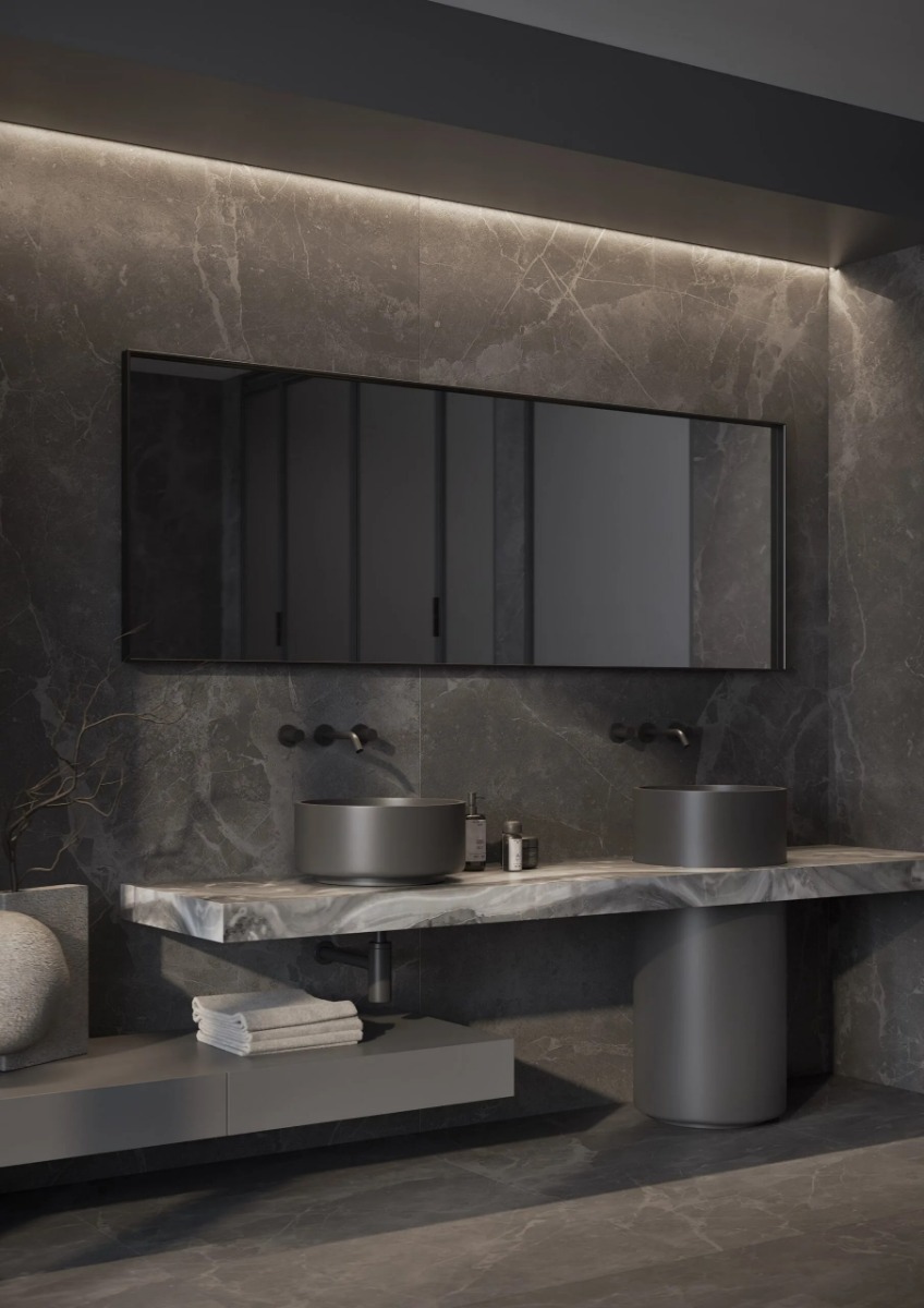 De CHICAGO spiegel met mat zwart frame biedt een strak en elegant ontwerp, ideaal voor op maat gemaakte interieurs. Verkrijgbaar in diverse afmetingen en met maatwerkopties zoals dimbare trafo’s, Bluetooth-audio, en LED-verlichting. Perfect voor moderne e - Hover