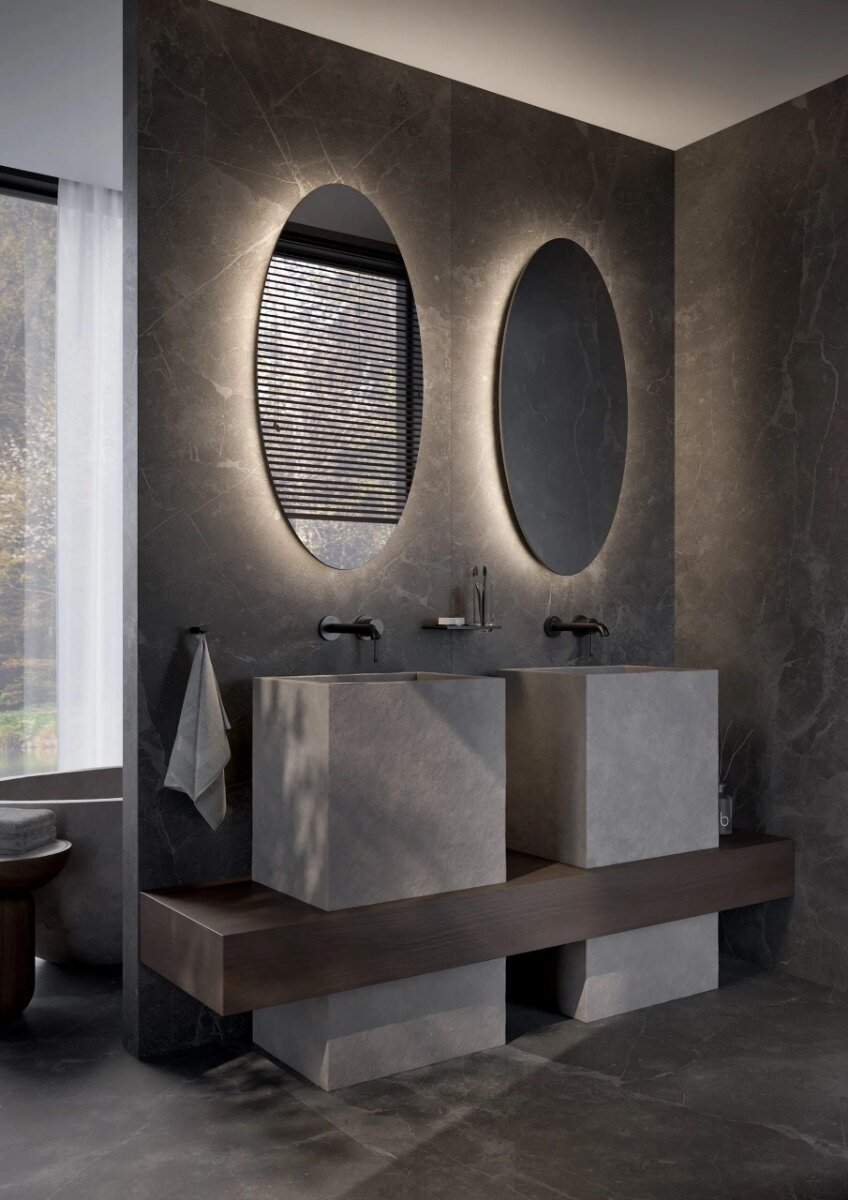 ELIPSE maatwerk spiegel – ovaal design met indirecte LED-verlichting, touchdimmer, spiegelverwarming en Bluetooth-audio. Verkrijgbaar in diverse afmetingen (400×800 mm – 1000×2000 mm) voor een luxe en functioneel interieur.