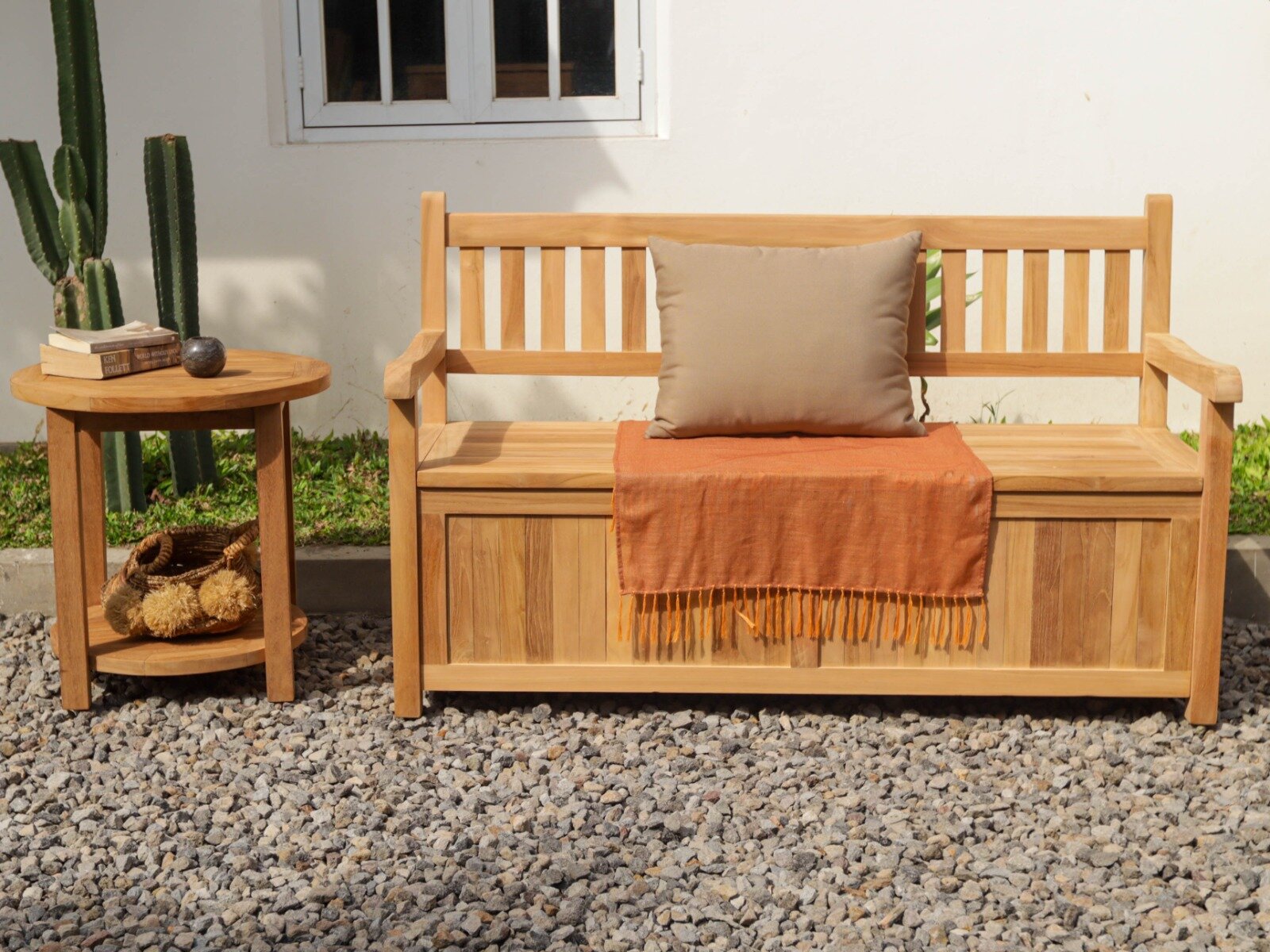 Windsor teak opbergbank van 150 cm breed, gemaakt van massief teakhout met opbergruimte onder het zitgedeelte, ideaal voor buitengebruik.