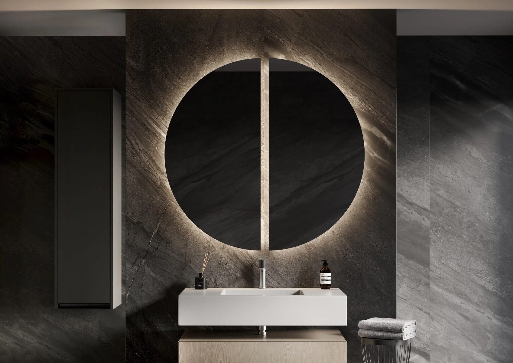 De MARS spiegel met unieke design van twee halve cirkels en indirecte verlichting, geschikt voor sanitaire ruimtes, slaapkamers, hallen, en woonkamers. Beschikbaar in maatwerkafmetingen van 800×400 mm tot 1400×700 mm, met uitbreidbare opties zoals dimbare