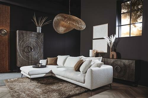 Nottingham is een bank met een modern design en grote zitkussens. De romp is van massief
hout met een nosagvering.