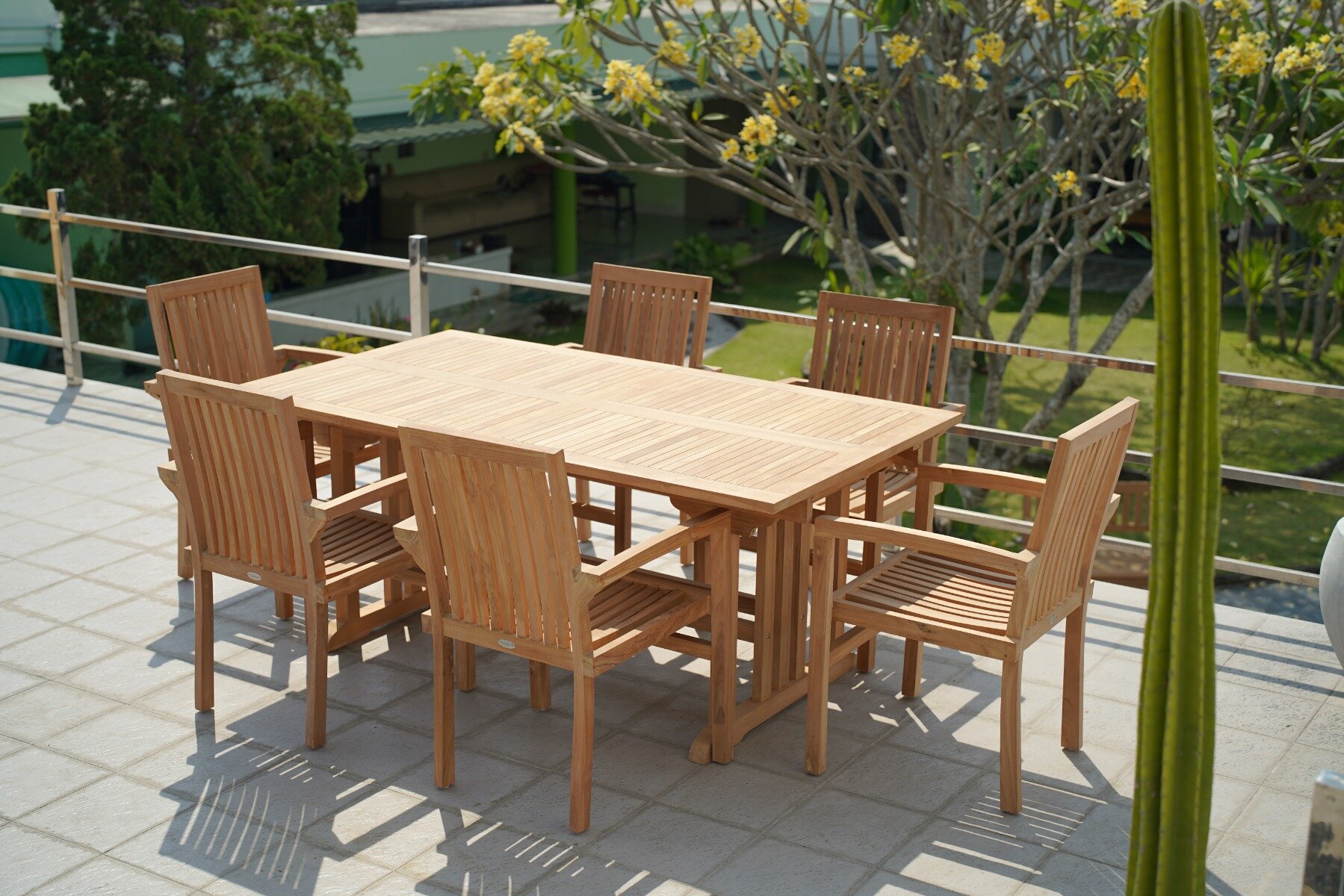 Uitschuifbare rechthoekige teak tuintafel van 180 tot 240 cm, ideaal voor grote en kleine gezelschappen