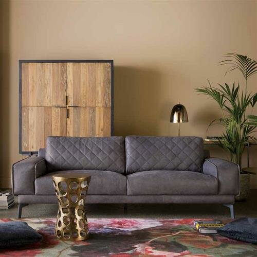 Manhattan is een strakke, elegante bank met een Scandinavisch design. Door de combinatie met de industriële poot van massief metaal is Manhatten de trend van dit moment!   