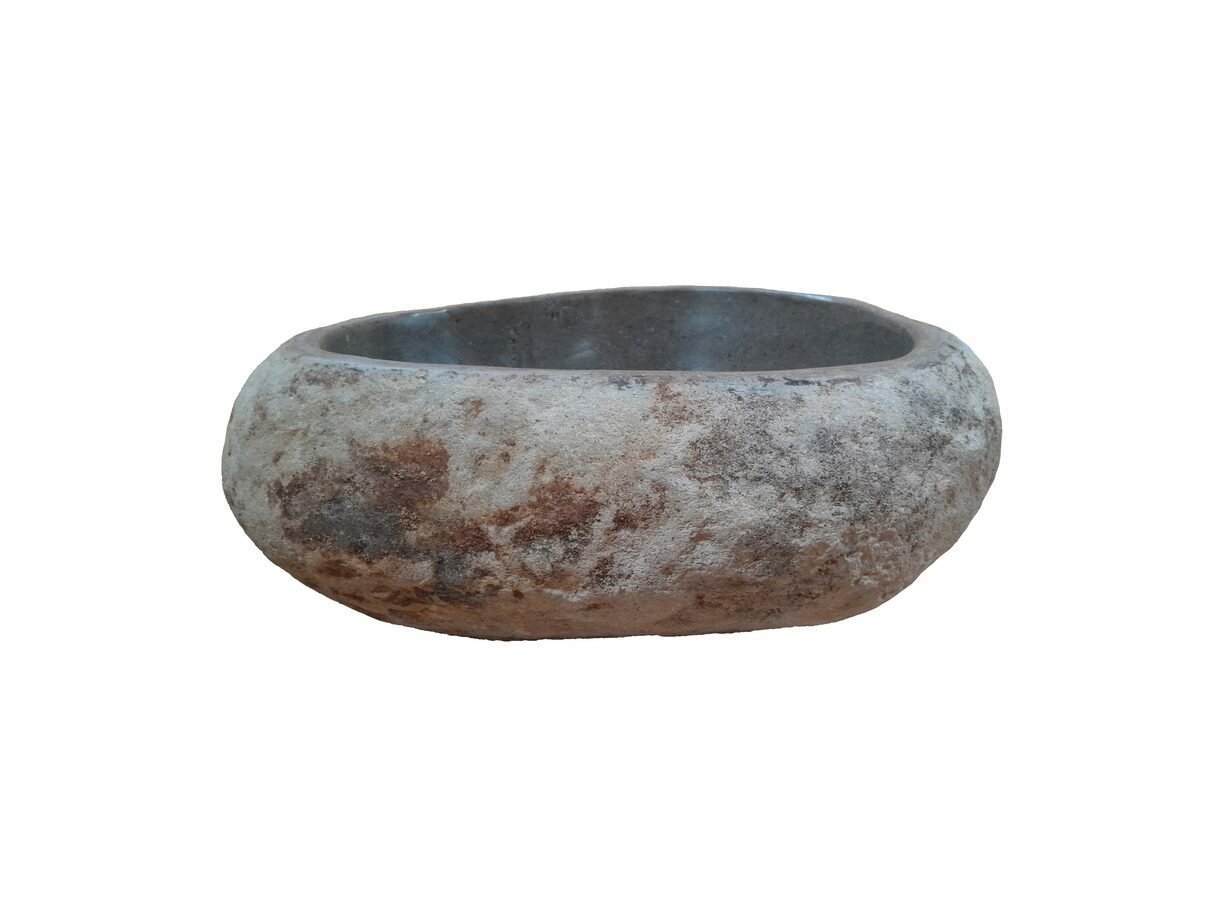 Unieke rivierstenen waskom in natuurlijke grijstinten, binnenkant glad gepolijst en ruwe buitenkant, afmetingen 33 x 29 x 14 cm, combineert esthetiek met functionaliteit in uw badkamerontwerp