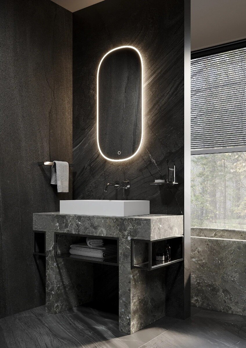 De TAMPA spiegel met ovaal design, directe en indirecte verlichting, touchdimmer met warm/koud lichtwissel, en geïntegreerde spiegelverwarming. Maat: 450x1050 mm. Snelle levering, CE-markering, 2 jaar garantie, voor een heldere, condensvrije spiegel en sf