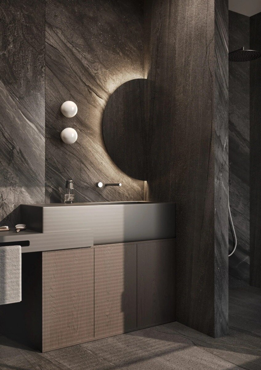 De SUN toiletspiegel met halfrond ontwerp en indirecte verlichting, 400×800 mm, perfect voor kleine badkamers of toiletten. Flexibel te bevestigen met zowel linker- als rechterplaatsing, CE-gecertificeerd en 2 jaar garantie.