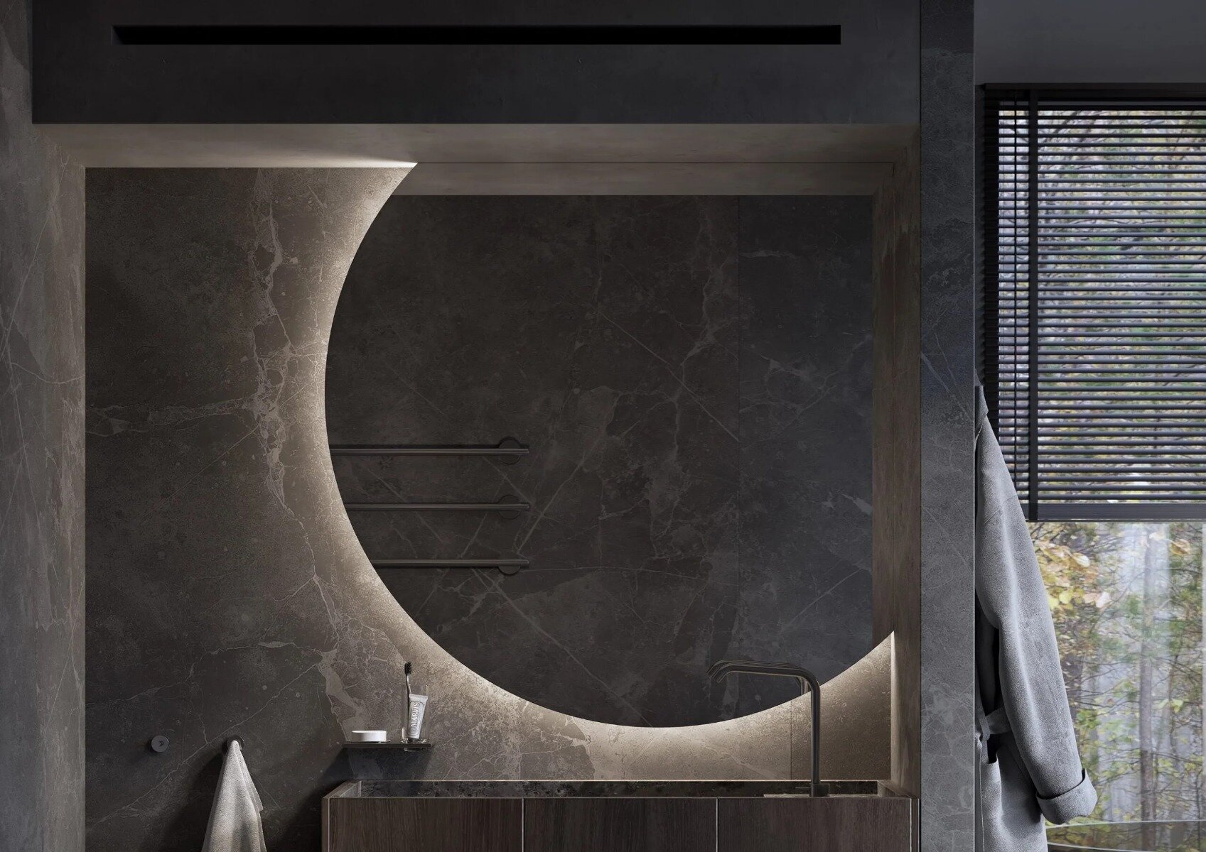 De VENUS spiegel is een moderne tweedelige ronde designspiegel met een unieke afwerking aan de bovenzijde en rechterzijde, ontworpen voor luxe woon- en sanitaire ruimtes. Verkrijgbaar in diverse maten (1200 mm - 2000 mm), met indirecte verlichting voor ee