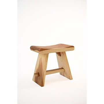 Bollo Houten Zadelkruk in natuurlijk gelakt suarhout met opvallende nerfstructuur, afmetingen 50x30x47 cm
Massief houten zadelkruk