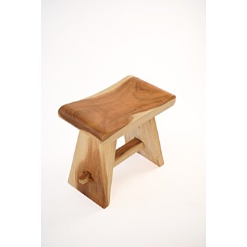 Bollo Houten Zadelkruk in natuurlijk gelakt suarhout met opvallende nerfstructuur, afmetingen 50x30x47 cm Massief houten zadelkruk