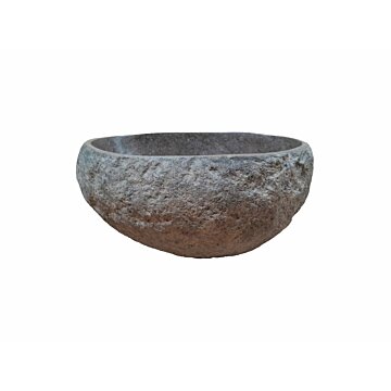 Unieke rivierstenen waskom in natuurlijke grijstinten, glad gepolijst aan de binnenkant met een natuurlijk ruwe buitenkant, afmetingen 31 x 26 x 15 cm, voor een elegante en rustgevende badkamer.