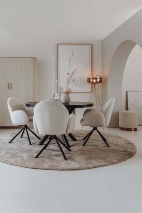 Selva ronde eettafel Ø130 cm – massief mangohout met zwart metalen spinpoot