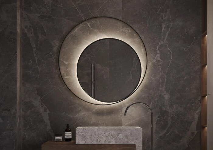 ATHENE ronde spiegel met modern design en indirecte verlichting, verkrijgbaar in diverse afmetingen en kleuren zoals mat zwart. Stijlvolle en functionele spiegel voor elke interieurstijl, met maatwerkopties en snelle levertijd. CE-gecertificeerd en 2 jaar