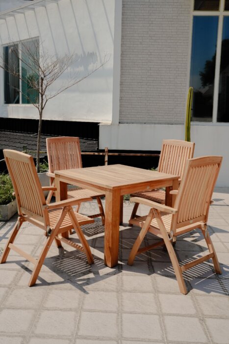 Teakea Teakhouten Tuinset met 2 verstelbare Linda standenstoelen en vierkante tafel van 100x100 cm – buitenmeubelen van teak

