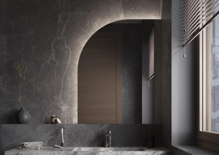 De EZE spiegel: elegante ronde maatwerk spiegel met vlakke rechter- en onderzijde voor een moderne uitstraling. Perfect voor sanitaire ruimtes en woonruimtes zoals slaapkamer, hal of woonkamer. Verkrijgbaar in maatwerkafmetingen van 1000 mm tot 1400 mm, m
