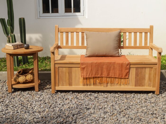 Windsor teak opbergbank van 150 cm breed, gemaakt van massief teakhout met opbergruimte onder het zitgedeelte, ideaal voor buitengebruik.