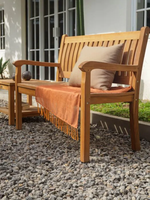 Twee-zits tuinbank ‘Beaufort’ van duurzaam teak, 120 cm breed, met lattenrug en -zitting en natuurlijke finish
