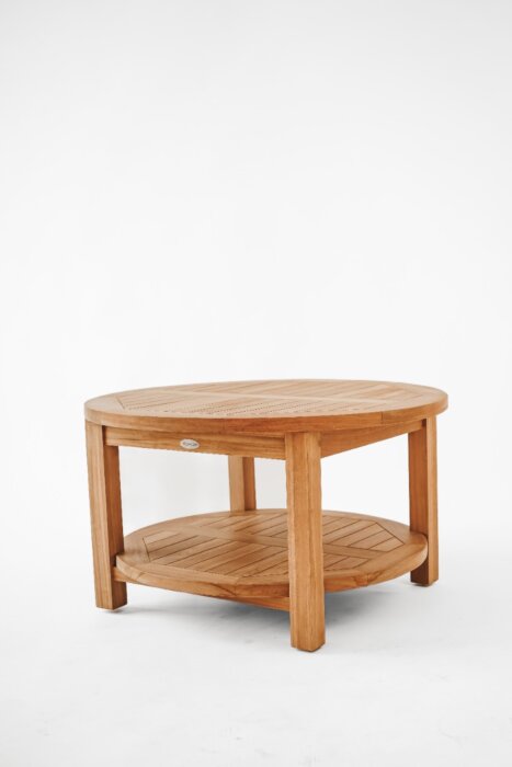 Ronde Teak Salontafel van 80 cm met een handig onderblad, gemaakt van hoogwaardig teakhout, geschikt voor buitengebruik op terras of in de tuin.