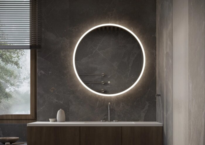 PORTO ronde spiegel met ingebouwde LED-verlichting, touchdimmer en spiegelverwarming – verkrijgbaar in Ø600 mm, Ø800 mm, Ø1000 mm en Ø1200 mm. Modern design voor badkamer en woonkamer, met warm/koud lichtwissel en CE-keurmerk. Nu uit voorraad leverbaar.