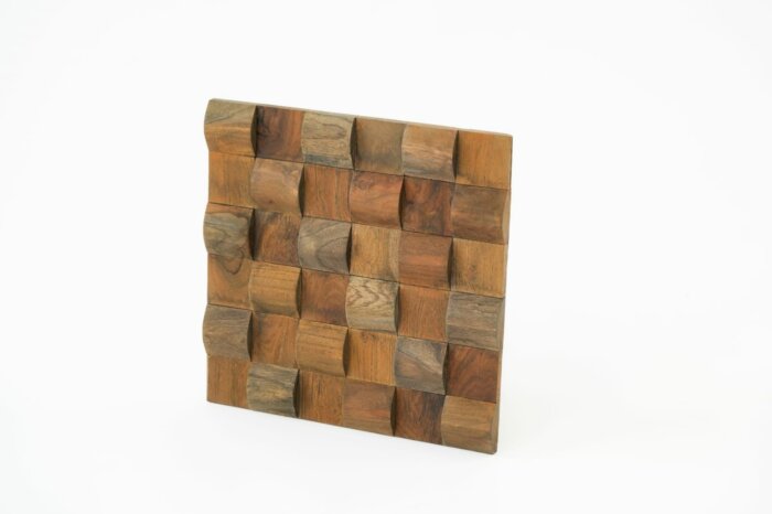 Teakea Wave Black 3D wandpaneel van massief plantage teakhout – 30x30 cm, met golvende halfronde structuur voor een luxe en dynamische wanddecoratie, eenvoudig te bevestigen met montagekit.