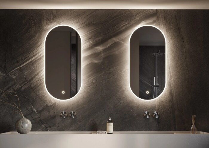SAINT TROPEZ ovale spiegel 450×900 mm met LED verlichting, touchdimmer (warm/koud licht), en geïntegreerde spiegelverwarming – stijlvol design, CE-gecertificeerd, snelle levering.