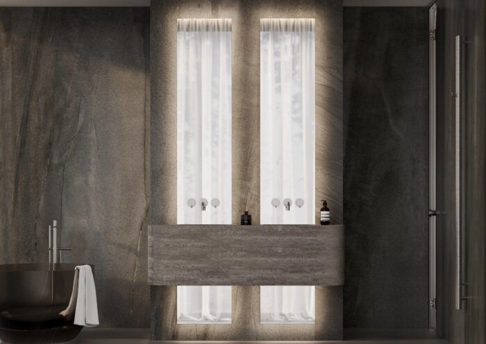 Tweedelige SEVILLA designspiegel – stijlvolle maatwerkspiegel voor badkamer, slaapkamer of hal. Modern en luxe ontwerp met optionele verlichting, Bluetooth-audio en digitale klok. Verkrijgbaar in diverse afmetingen. Perfecte combinatie van functionaliteit