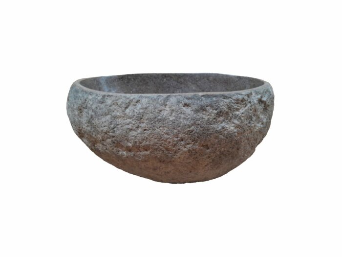 Unieke rivierstenen waskom in natuurlijke grijstinten, glad gepolijst aan de binnenkant met een natuurlijk ruwe buitenkant, afmetingen 31 x 26 x 15 cm, voor een elegante en rustgevende badkamer.