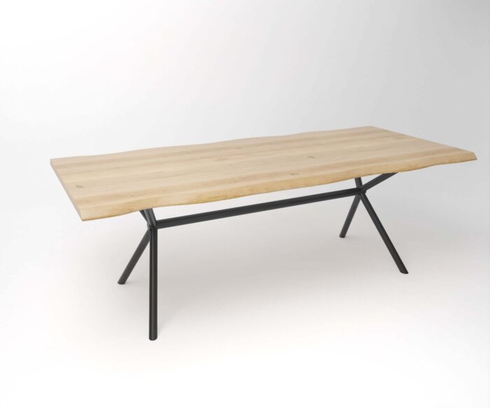 Eiken Boomstam tafelblad met buisframe onderstel