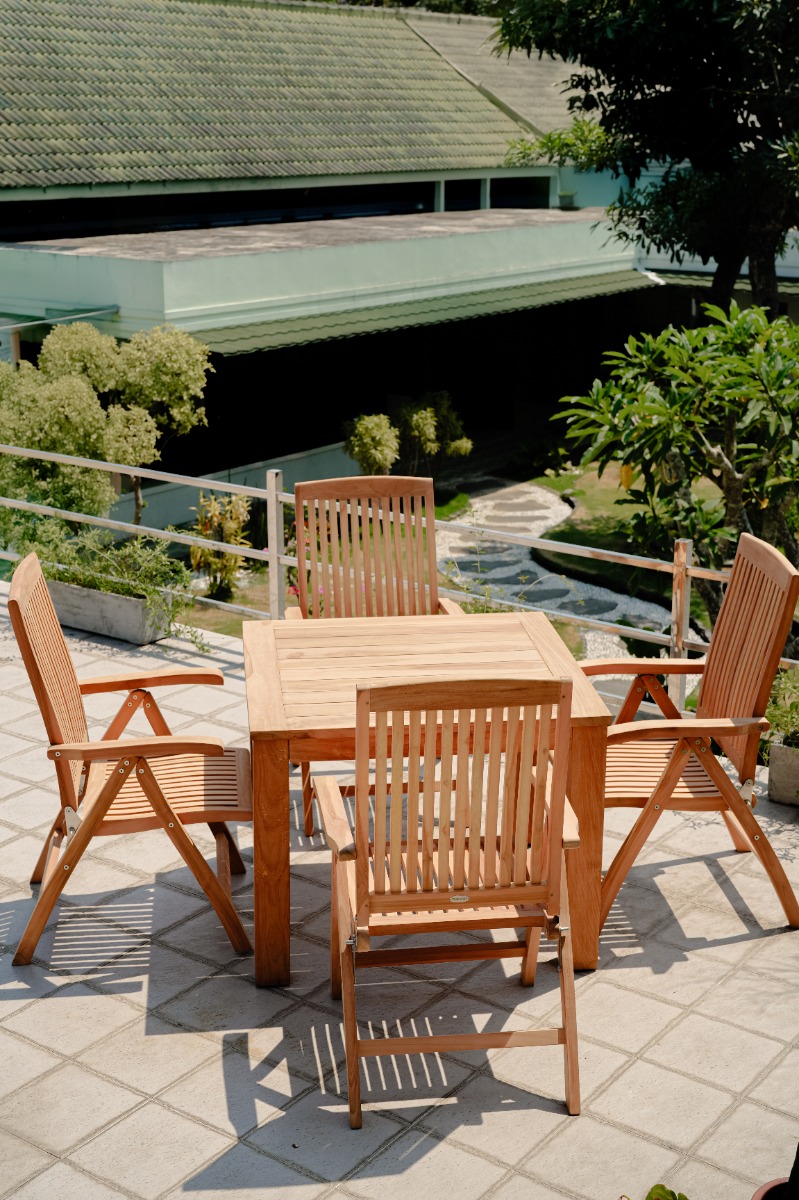 Teakea Teakhouten Tuinset met 2 verstelbare Linda standenstoelen en vierkante tafel van 100x100 cm – buitenmeubelen van teak

 - Hover