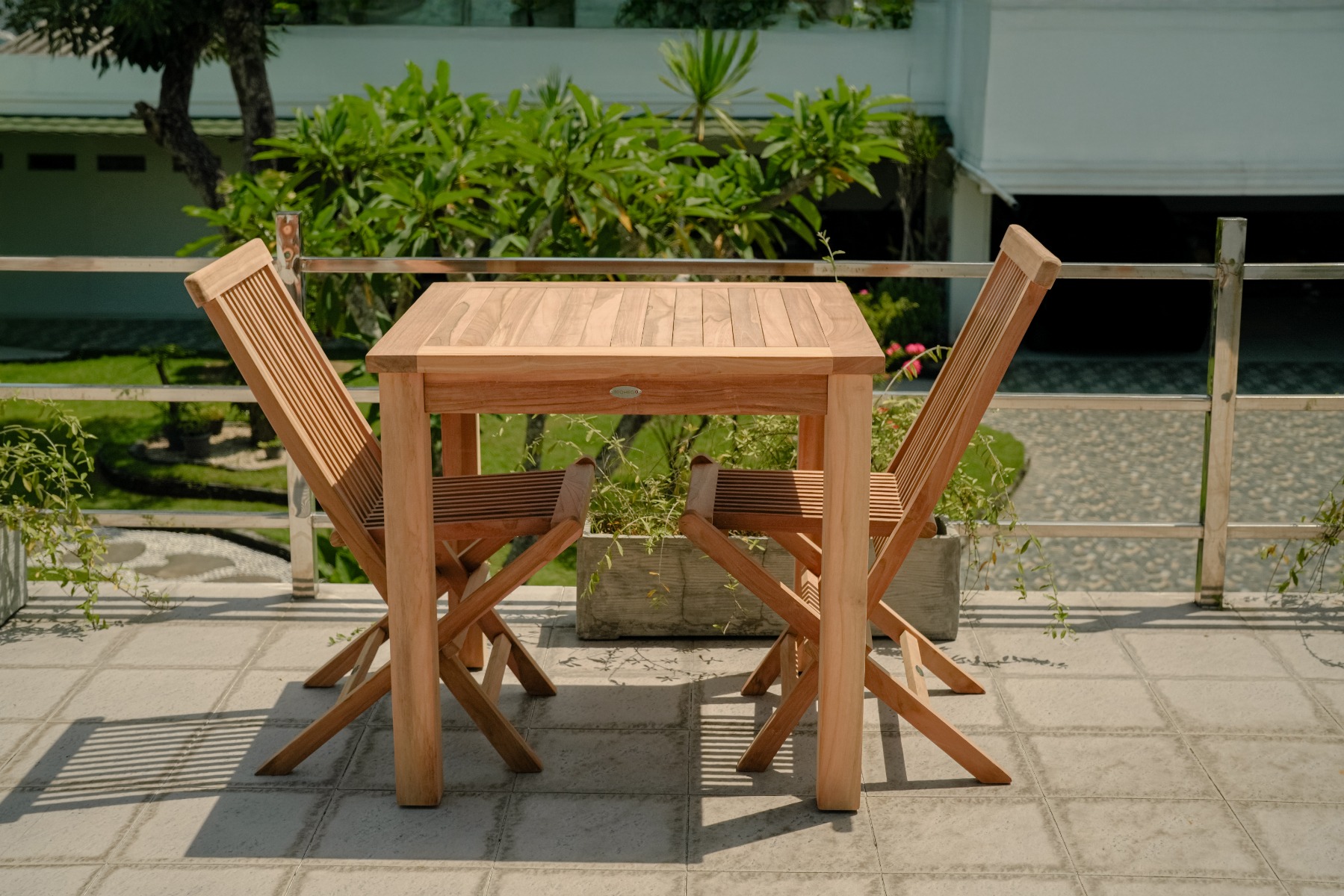 Teakea Teakhouten Tuinset met 2 opvouwbare tuinstoelen en vierkante teak tafel 80x80 cm – ruimtebesparende en duurzame set van FSC teak

 - Hover