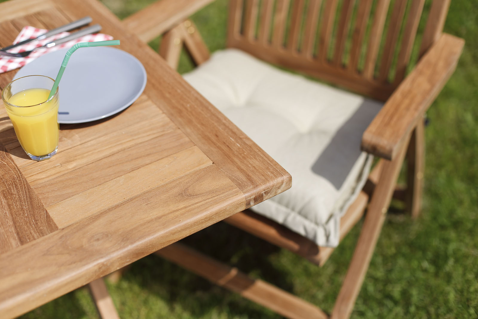 Teak Houten Tuintafel Inklapbaar | 70x70x75 - ST032 - B - Hover