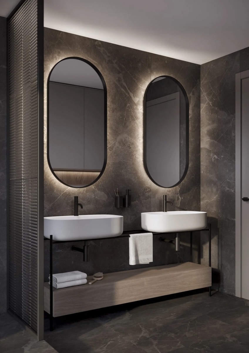 MIRAMAR spiegel met modern en tijdloos design, voorzien van indirecte LED-verlichting en geïntegreerde spiegelverwarming. Stijlvolle en functionele wandspiegel, CE-gecertificeerd en direct leverbaar. Perfect voor een luxe en sfeervol interieur. - Hover