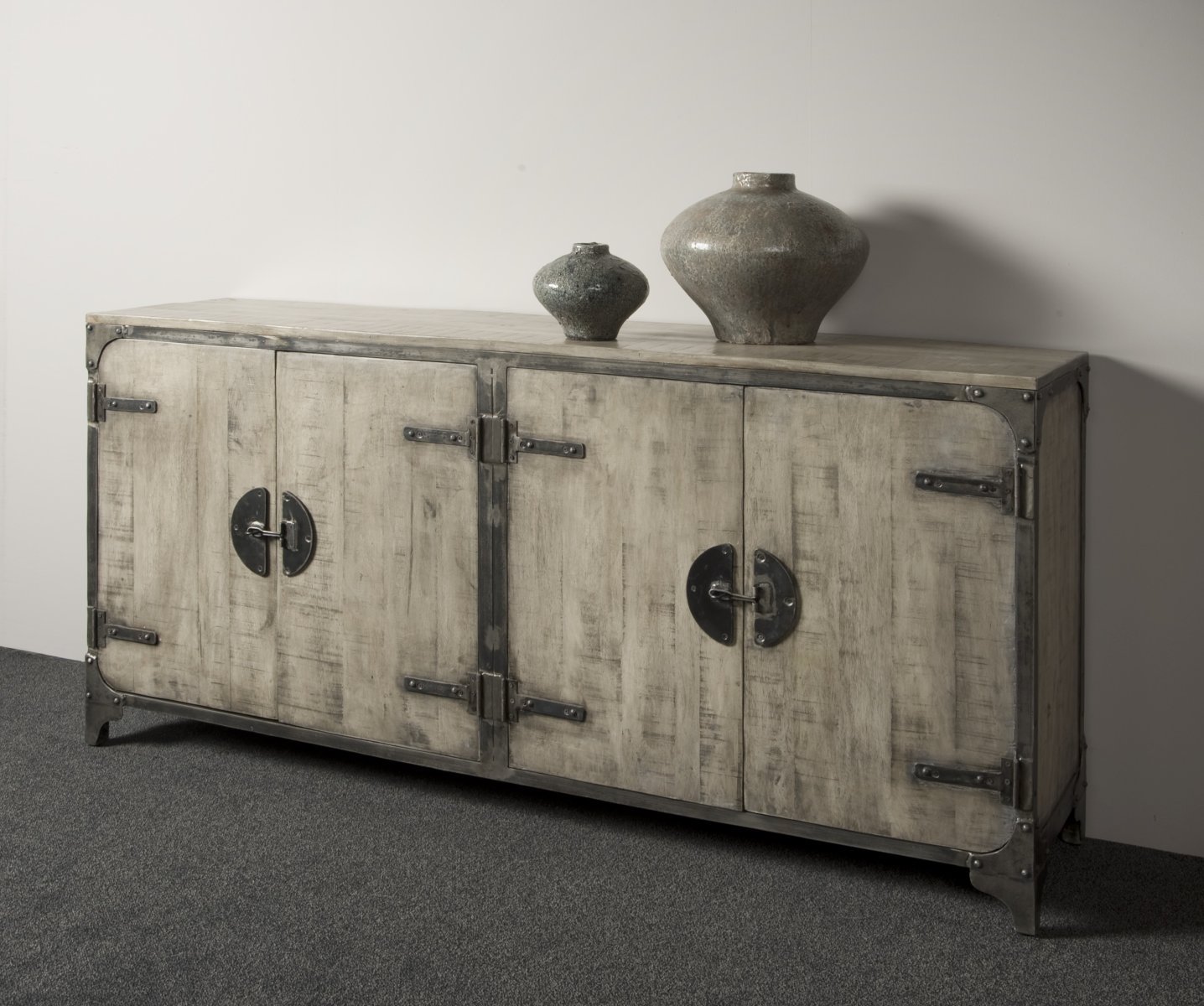 Basto Dressoir Grijs | 4 deurs | 180x40x89 ( H )  - Hover
