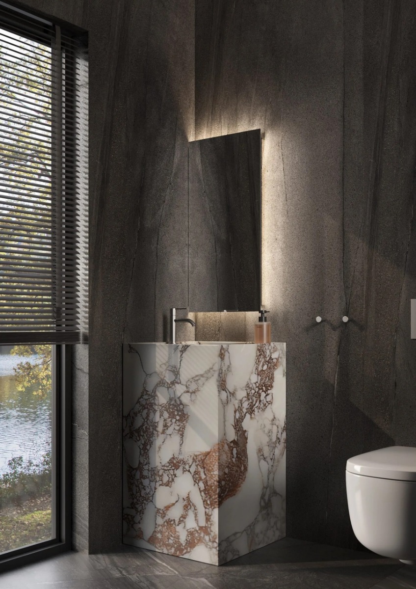 DUBLIN toiletspiegel met modern rechthoekig design en subtiele indirecte verlichting, ideaal voor kleine badkamers en toiletruimtes. Verkrijgbaar in 250×900 mm en 400×800 mm met 3-zijdige verlichting. Stijlvolle en functionele spiegel, CE-gecertificeerd m - Hover